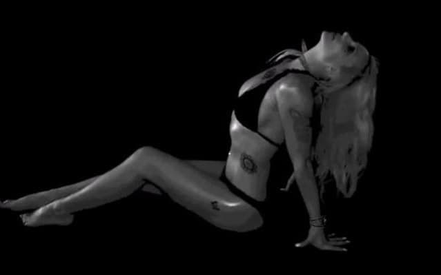 Hace varias semanas también se destapó y sorprendió con este bikinazo.