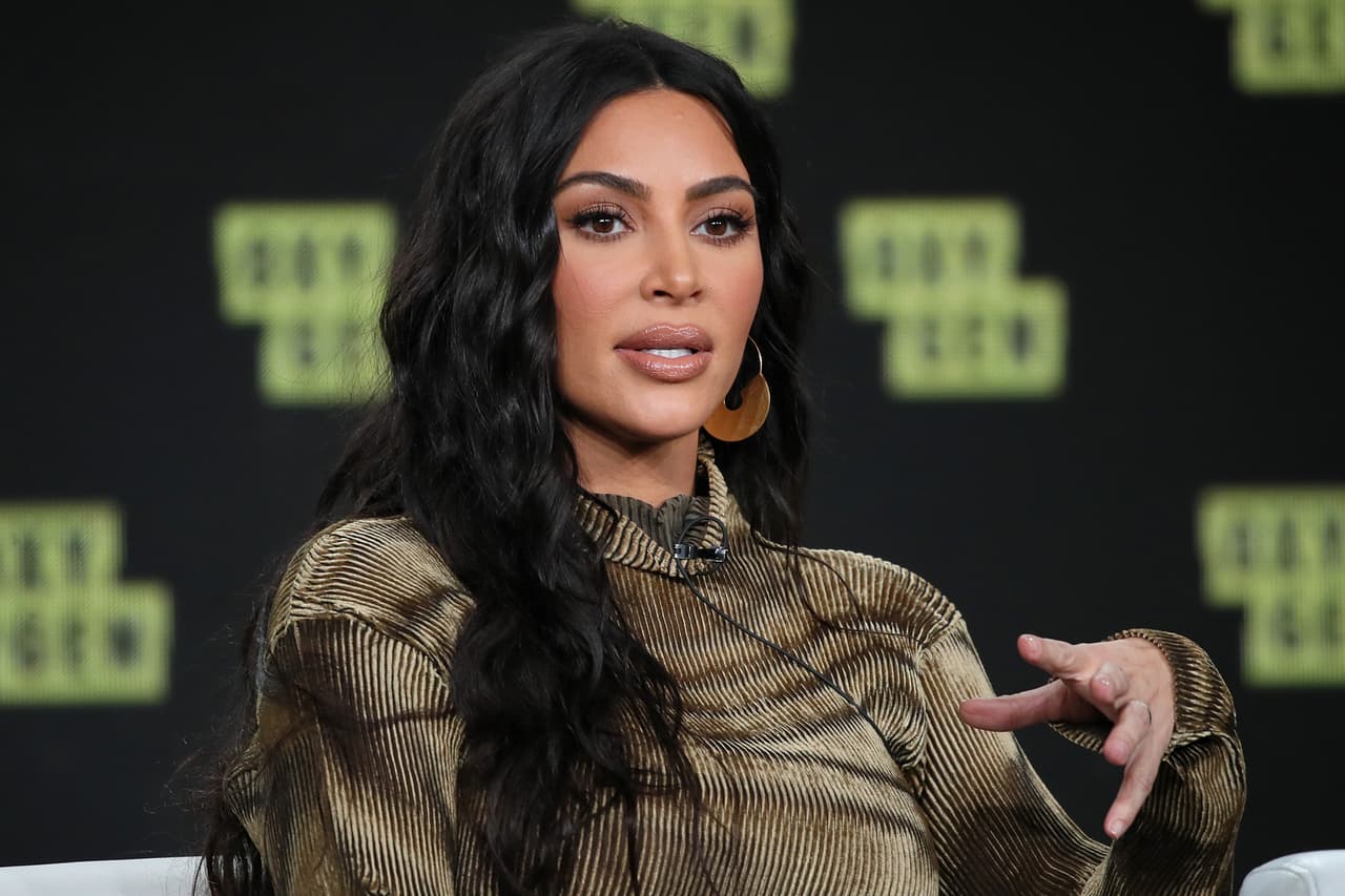 La estrella de “reality shows” Kim Kardashian West se unió a la lucha para salvar al preso Rodney Reed."Por favor gobernador Abbott cómo puedes ejecutar a un hombre cuando, desde su juicio, se han presentado pruebas sustanciales que exonerarían a Rodney Reed e incluso implican a la otra persona de interés. Te exhorto a que hagas lo correcto", tuiteó la estrella. 
<br>
<br>Junto a ella, otras celebridades se unieron para pedir la liberación de Reed.