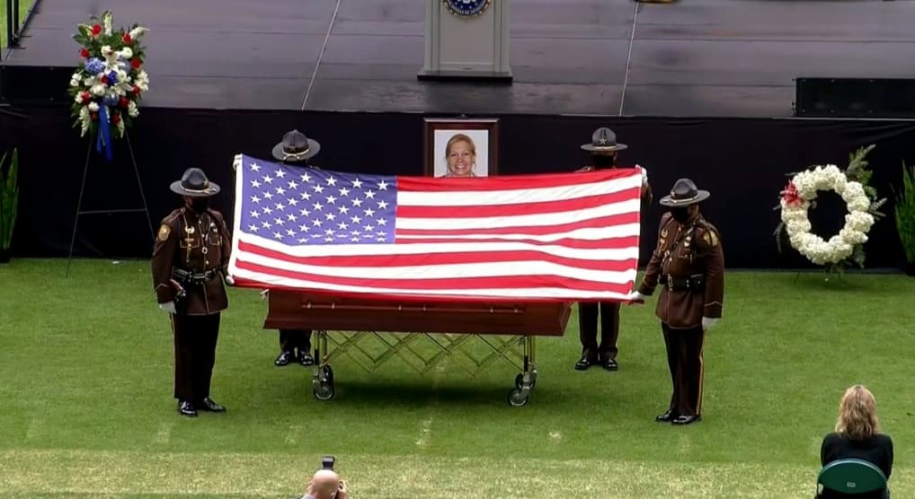 Laura Schwartzenberger murió cuando cumplía su deber en un operativo en la ciudad de Sunrise, Florida.