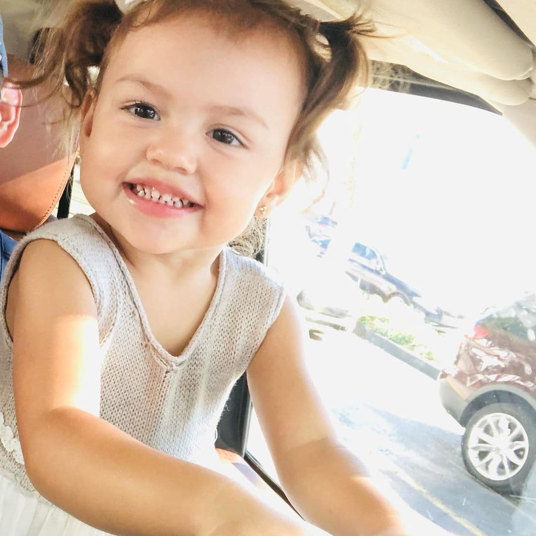 Aunque la pandemia ha visto limitados sus paseos, le encanta salir a dar la vuelta en auto.