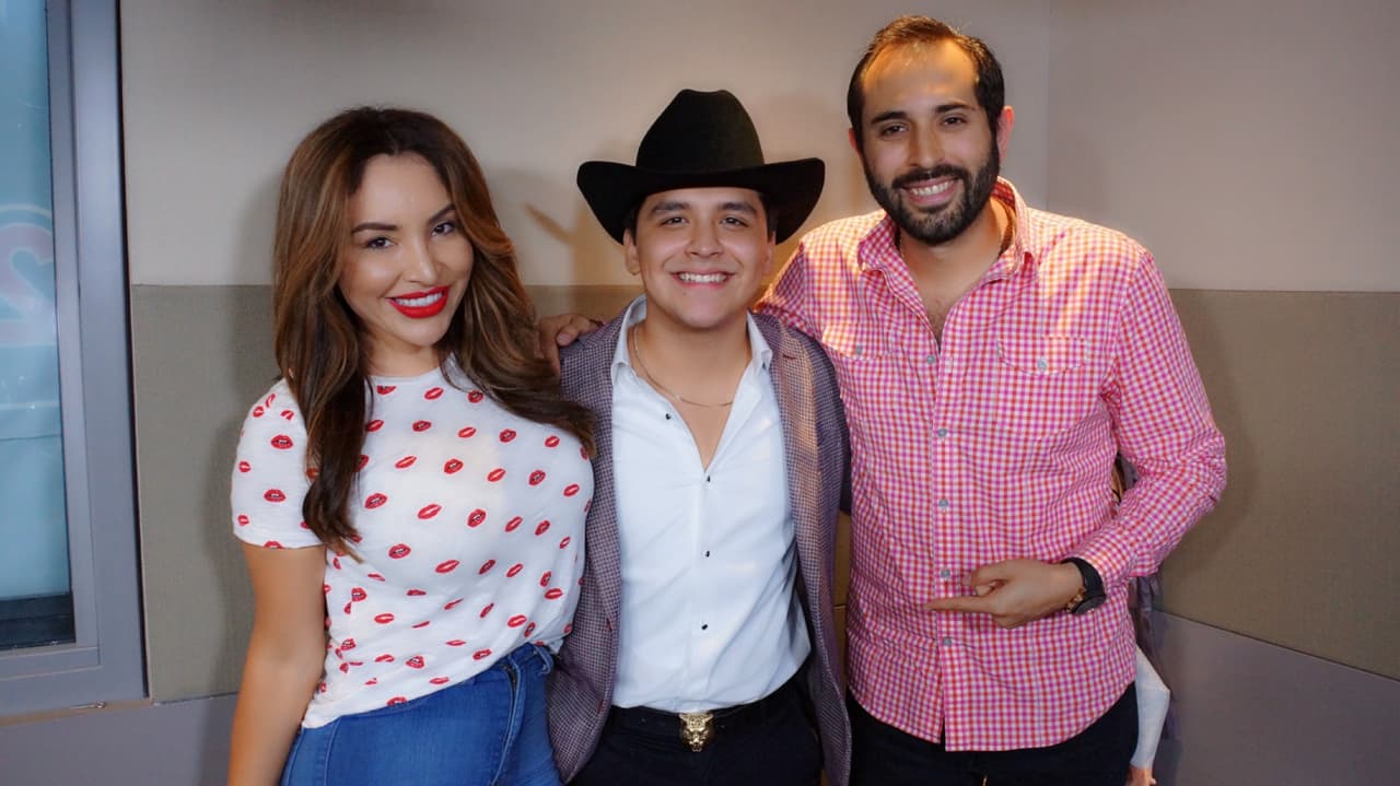 Christian Nodal se metió al Free-guey show y presentó su nuevo disco 'Me Dejé Llevar'.