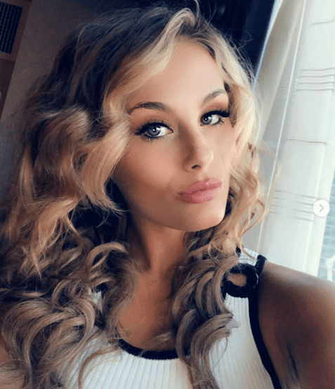 Quien sí se mostró muy emocionada fue la modelo Mollie Gould, la rubia que ha sido vista en compañía de Luis Miguel desde hace algunos meses.