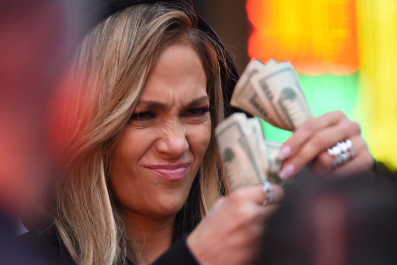 Luego de diez meses de enfrentamiento legal, un juez federal de Nueva York falló en favor de la distribuidora STX, Gloria Sanchez Productions, Lopez's Nuyorican Productions, Pole Sisters LLC, y 10 John & Jane Does, quienes habían sido demandados por daños compensatorios y punitivos.