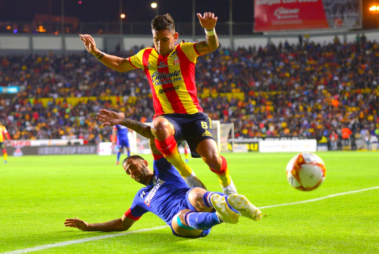 Morelia asumió la iniciativa pero no tuvo mayor éxito contra un Cruz Azul que demostró que su defensa se mantiente fuerte.