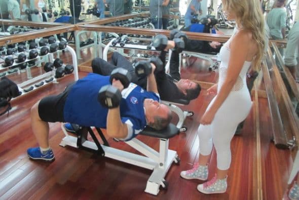 Este ejercicio es bueno para los brazos y pecho.