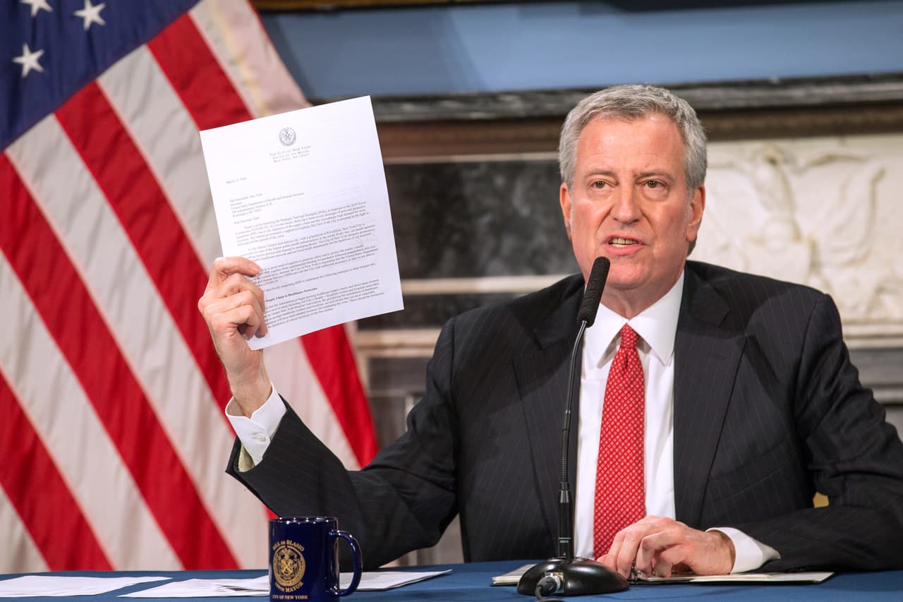 Alcalde Bill de Blasio presenta documentación para una posible candidatura a gobernador de Nueva York