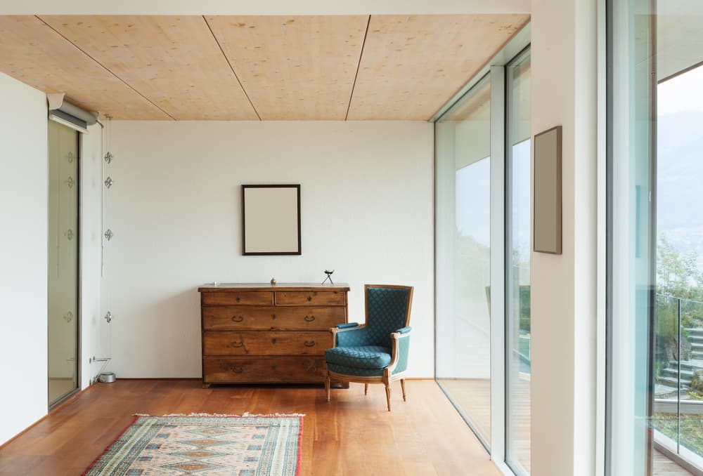 Te gusta vivir en un espacio decorado y ordenado por ti. Eres amante de la limpieza y el buen gusto. Decorar la casa con elementos de madera, traerá energía positiva que te ayudará a mantenerte lejos de enojos y malos entendidos.