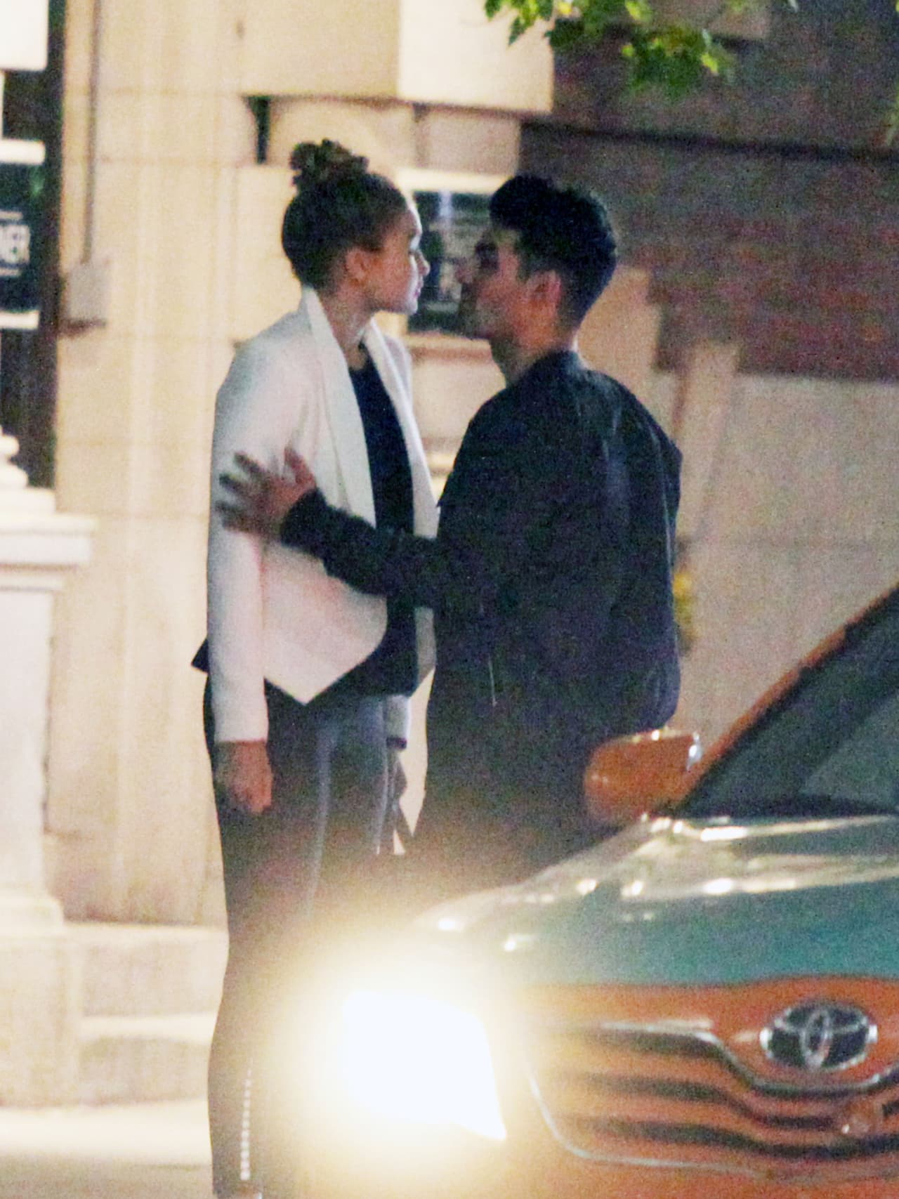 ¿Qué opinan? Gigi es la chica ideal para el cantante.