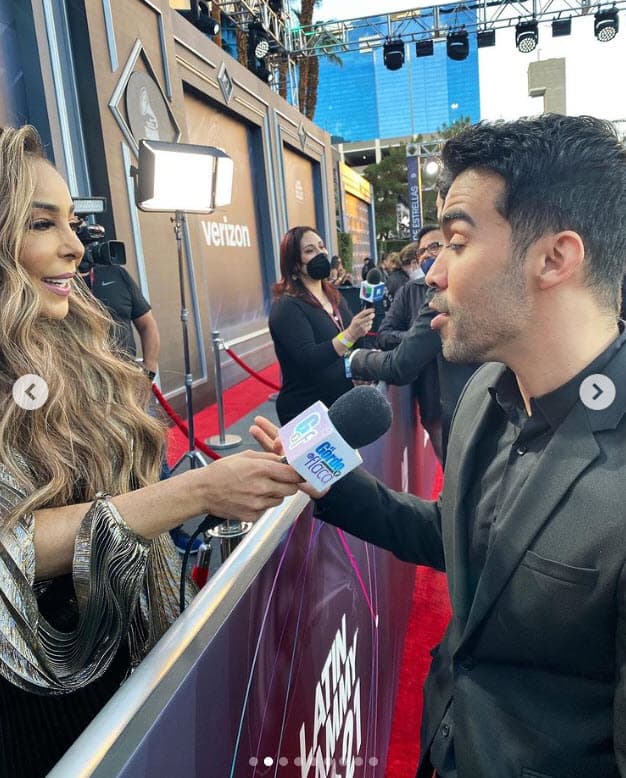 Una noche antes, Gussy Lau, compositor de 33 años, aseguró en un 'live' en Instagram que él y la cantante estaban "saliendo" desde febrero pasado
<b>y la llamó "mi pareja"</b>.
<br>