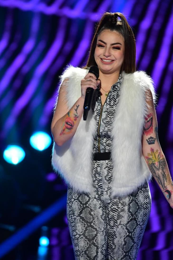 Además de su increíble actitud y su enorme sonrisa, la participante llamó la atención de los jueces por sus tatuajes.