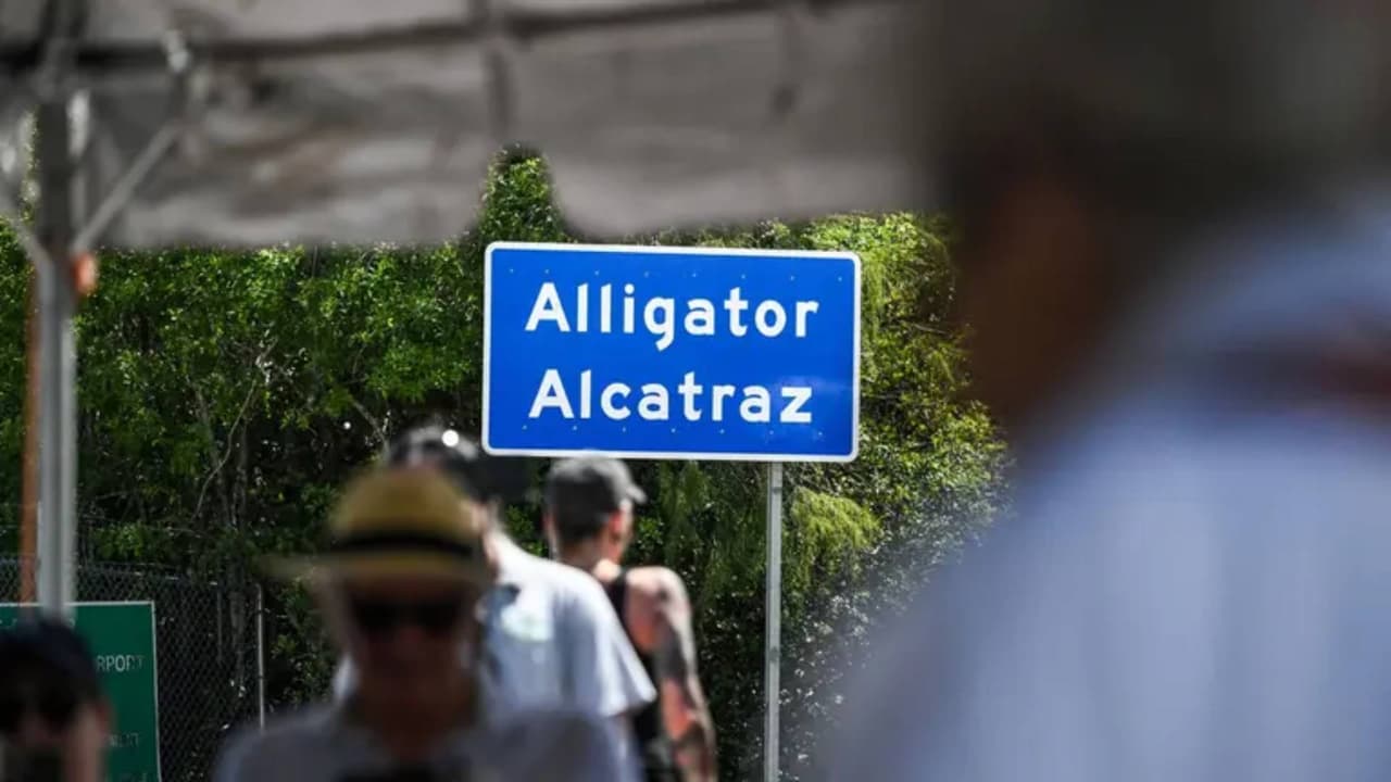 Informe denuncia tortura y desapariciones en 'Alligator Alcatraz': resumen de las noticias del día