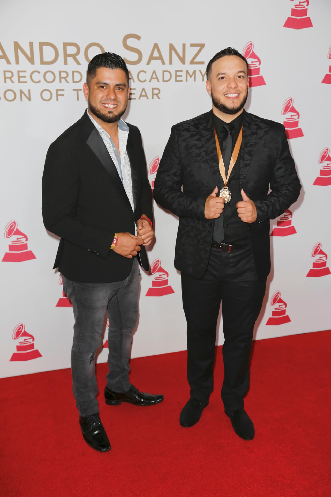 En cuanto a su carrera musical, Lorenzo Méndez aseguró 
<b><a href="https://www.univision.com/musica/regional-mexicano/confirmado-lorenzo-mendez-ha-quedado-fuera-de-la-original-banda-el-limon" target="_blank">no extrañar </a></b>a La Original Banda El Limón.