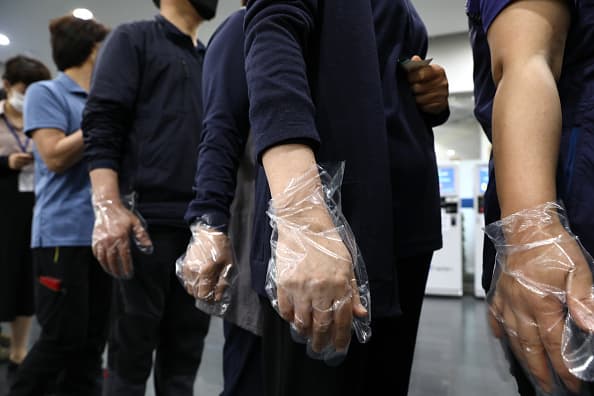 Muchos distritos escolares en Texas se han limitado, entonces, a recomendar el uso de esa prenda que se ha convirtiendo esencial para muchas personas.