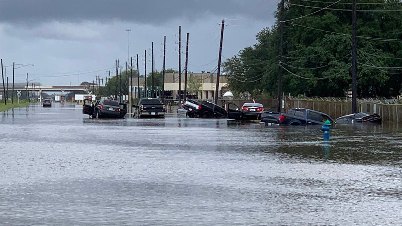 Beta tocó tierra la noche del lunes en Texas pero a medida que pasaban las horas fue debilitándose hasta ser una depresión tropical.