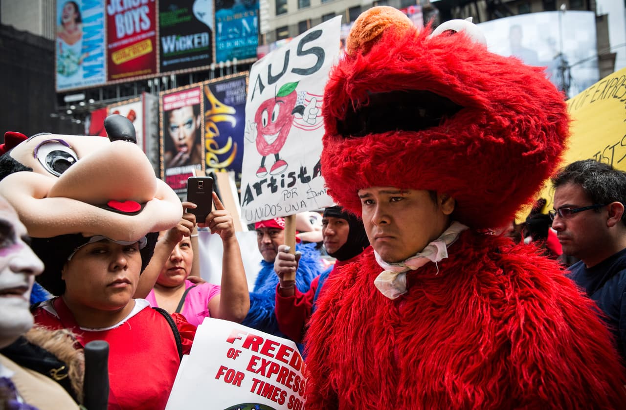 Personajes de Times Square pasarán de las propinas.... ¡A la pantalla gigante!