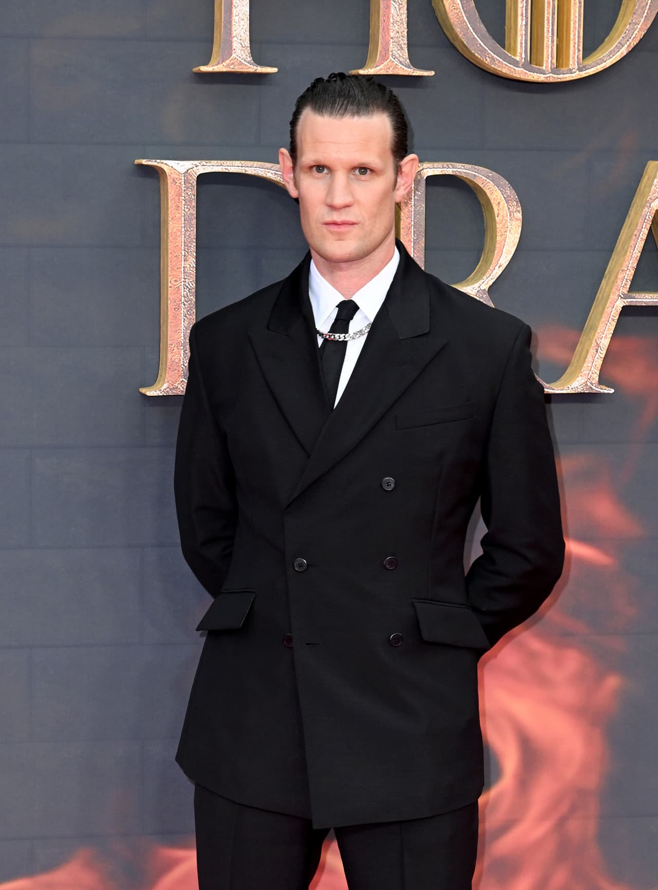 Lo cierto es que, fuera de personaje, el actor de 39 años prefiere un estilo clásico, tanto a la hora de vestir como en su peinado. Vale la pena resaltar, además, que el intérprete se ha consolidado con títulos como ‘The Crown’, ‘Morbius’ y ‘Doctor Who’.