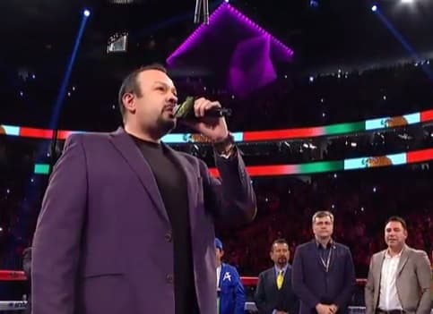 Pepe Aguilar se ha convertido en el talismán de algunos peleadores mexicanos, por lo que ya tiene muchas tablas a la hora de entonar el Himno Nacional de México.