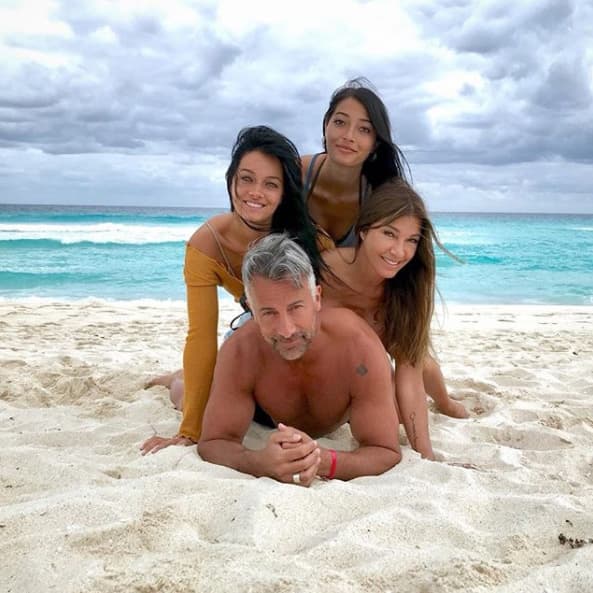 Oriana ya tiene 21 años mientras que su hermana Tiziana cumplirá 19 en junio.