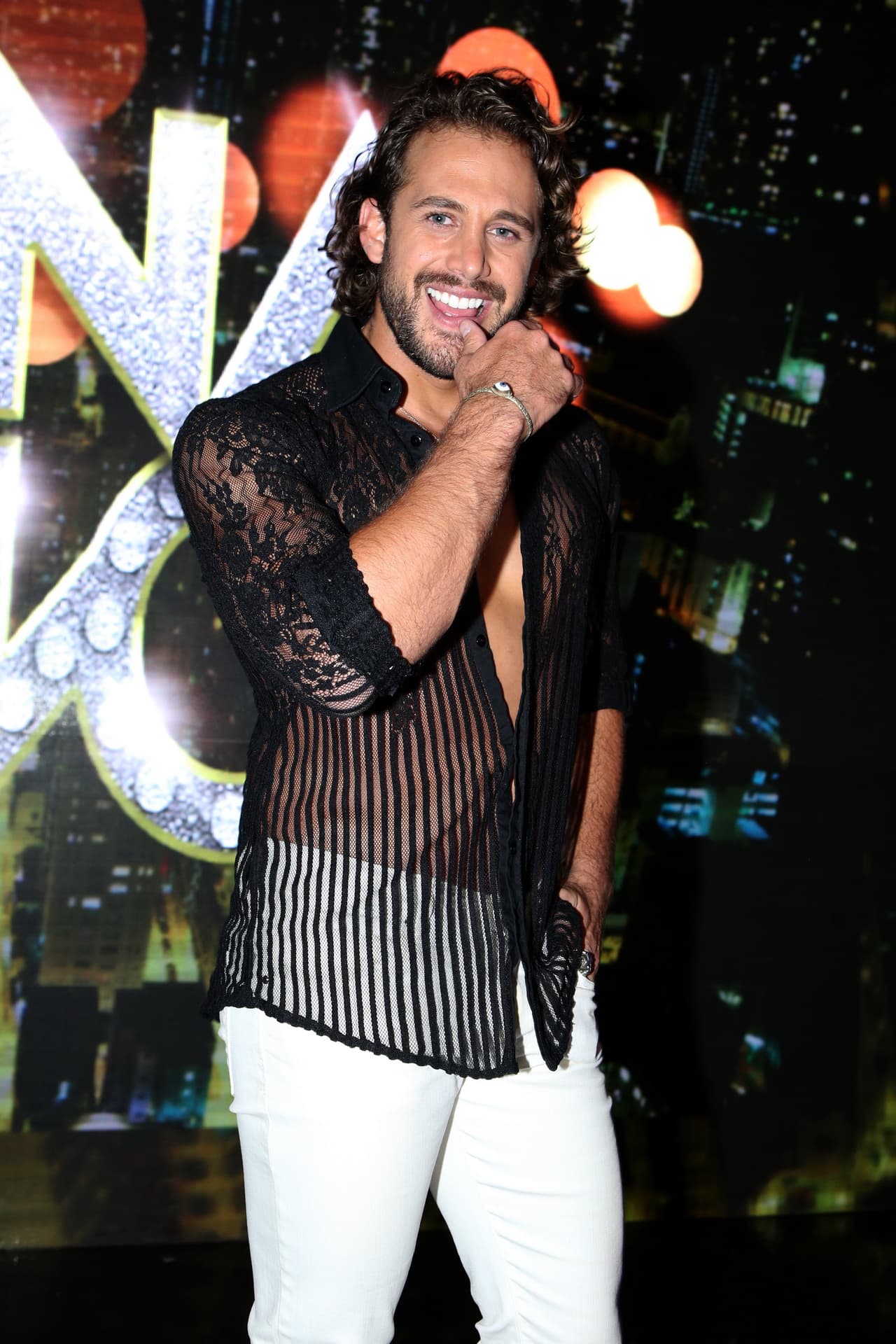 El actor Lambda García denunció en Twitter que fue víctima de un asalto a mano armada el pasado 12 de septiembre, también en la Ciudad de México. Dijo que no sufrió daños y comentó que “
<b><a href="https://www.univision.com/famosos/me-quitaron-todo-lambda-garcia-denuncia-que-fue-victima-de-un-asalto-a-mano-armada-fotos">me quitaron todo</a></b>”.