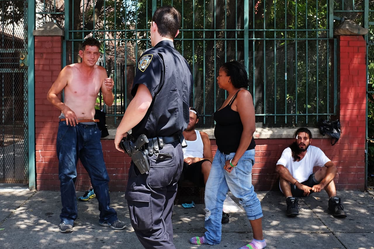 De acuerdo con Robert Messner, comisionado adjunto de la policía de NY, los casos de sobredosis y alteraciones por el consumo de marihuana sintética pasaron de 63 (en febrero de 2015) a 776 (en junio de este año).