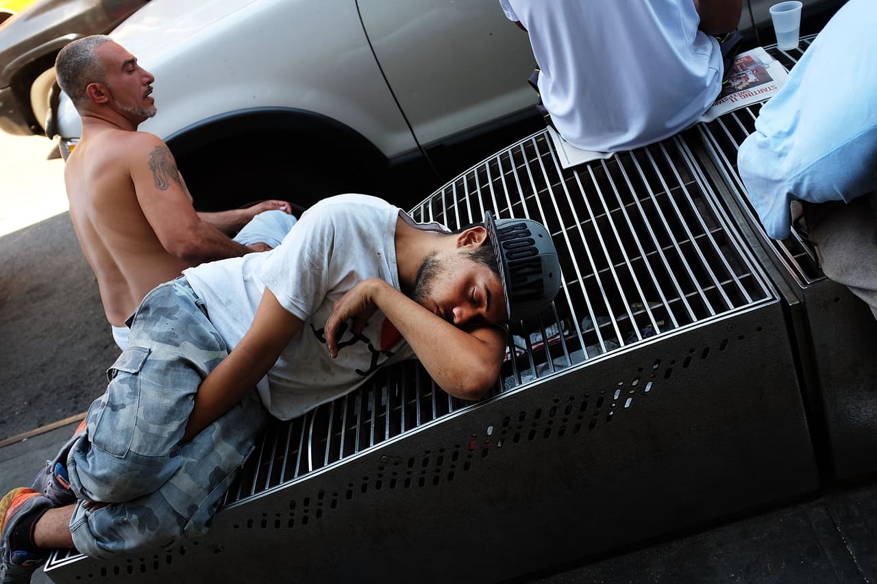 "Es un paquete que venden en las estaciones de servicio y se vende como incienso y es completamente legal. Se fuma y causa unas reacciones erráticas en el comportamiento de los pacientes", explicó a BBC Mundo, Patricia Junquera, profesora asistente de psiquiatría de UM.