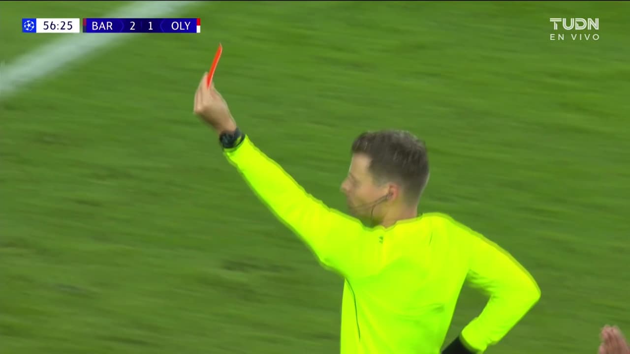 ¡Explota contra el árbitro! Santiago Hezze se va expulsado por doble amarilla