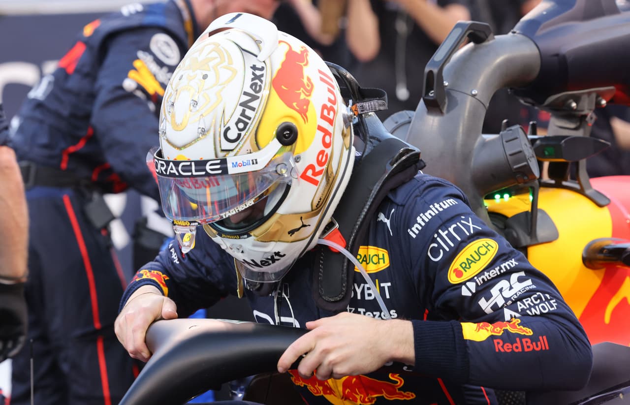 Max Verstappen, campeón de Fórmula 1, muy molesto por lo sucedido con su monoplaza.
<br>