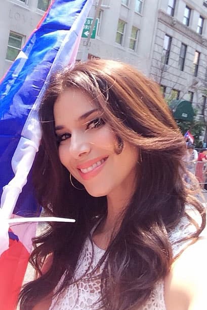 ¡Arriba Puerto Rico y todos los latinos! ¡Viva Roselyn Sánchez!