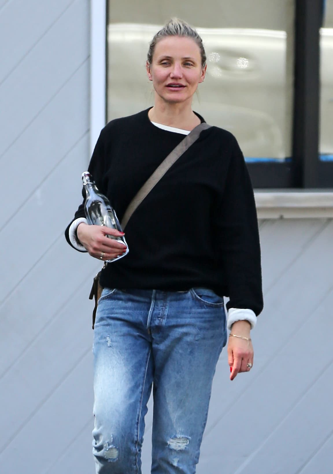 Cameron salió a pasear "al natural".