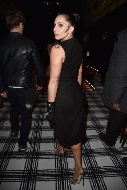 La cantante no quiso llamar la atención como en otras ocasiones. Su outfit fue un vestido totalmente negro.