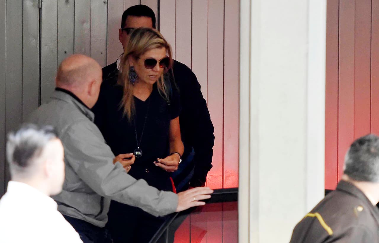 Máxima tiene otras tres hermanas mayores, con las que no es tan cercana, pues son hijas del primer matrimonio de su padre con Marta López Gil.