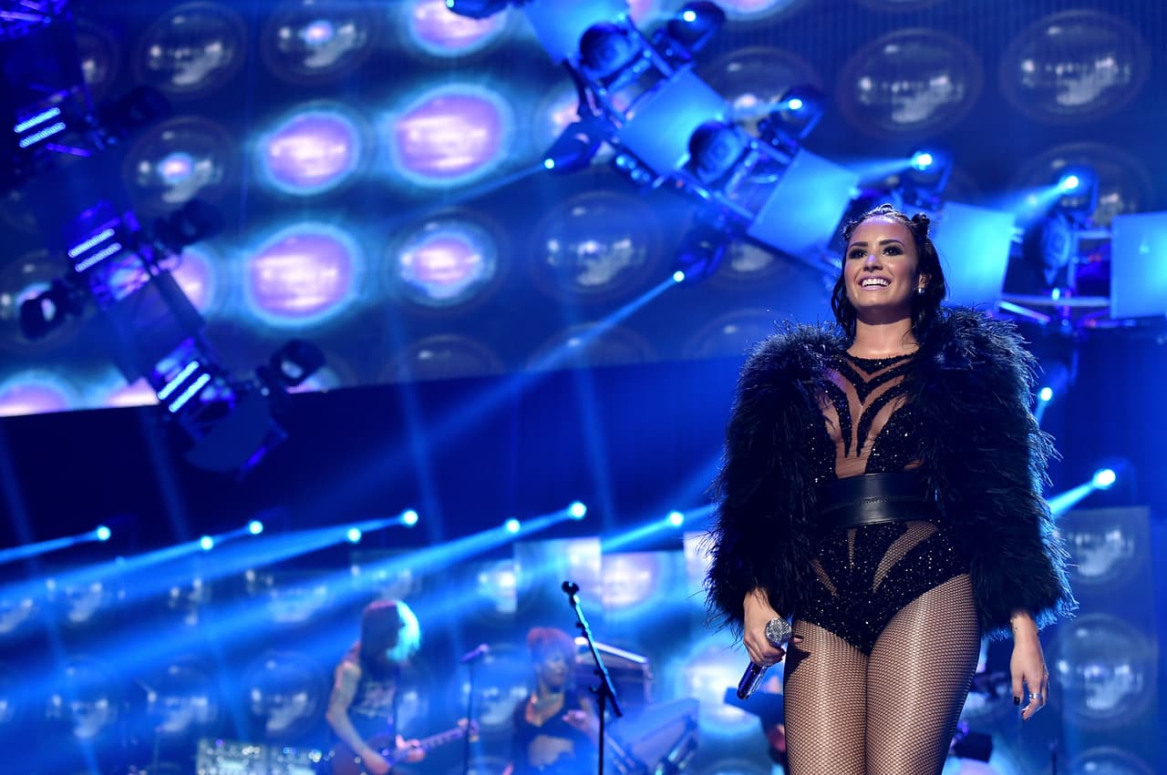 "¿La están pasando bien", dijo Demi para luego interpretar 'Heart Attack'.