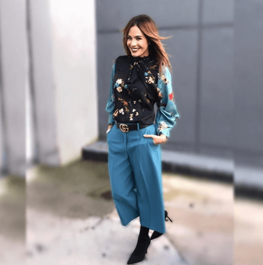 Este tipo de pantalones cortos son perfectos para esta temporada. Combínalos como Karla con una linda blusa floreada.