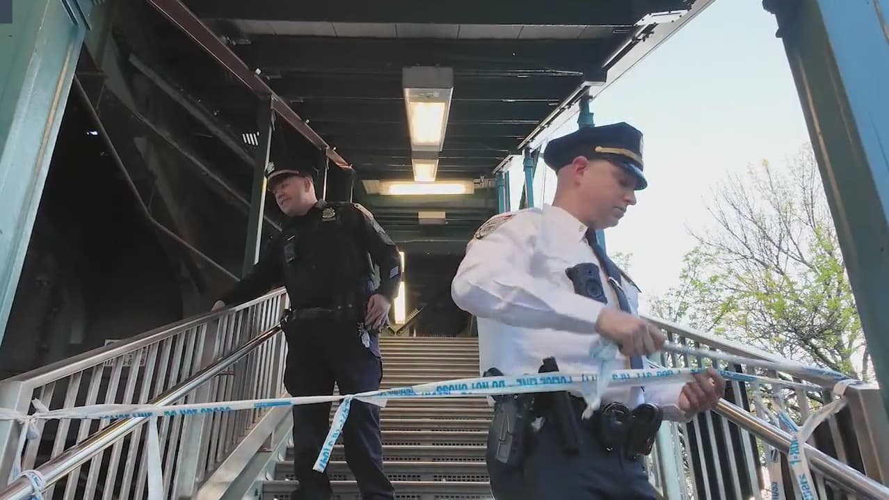 Arrestan a sospechosos de tiroteo en metro de Queens que dejó herido a joven de 15 años