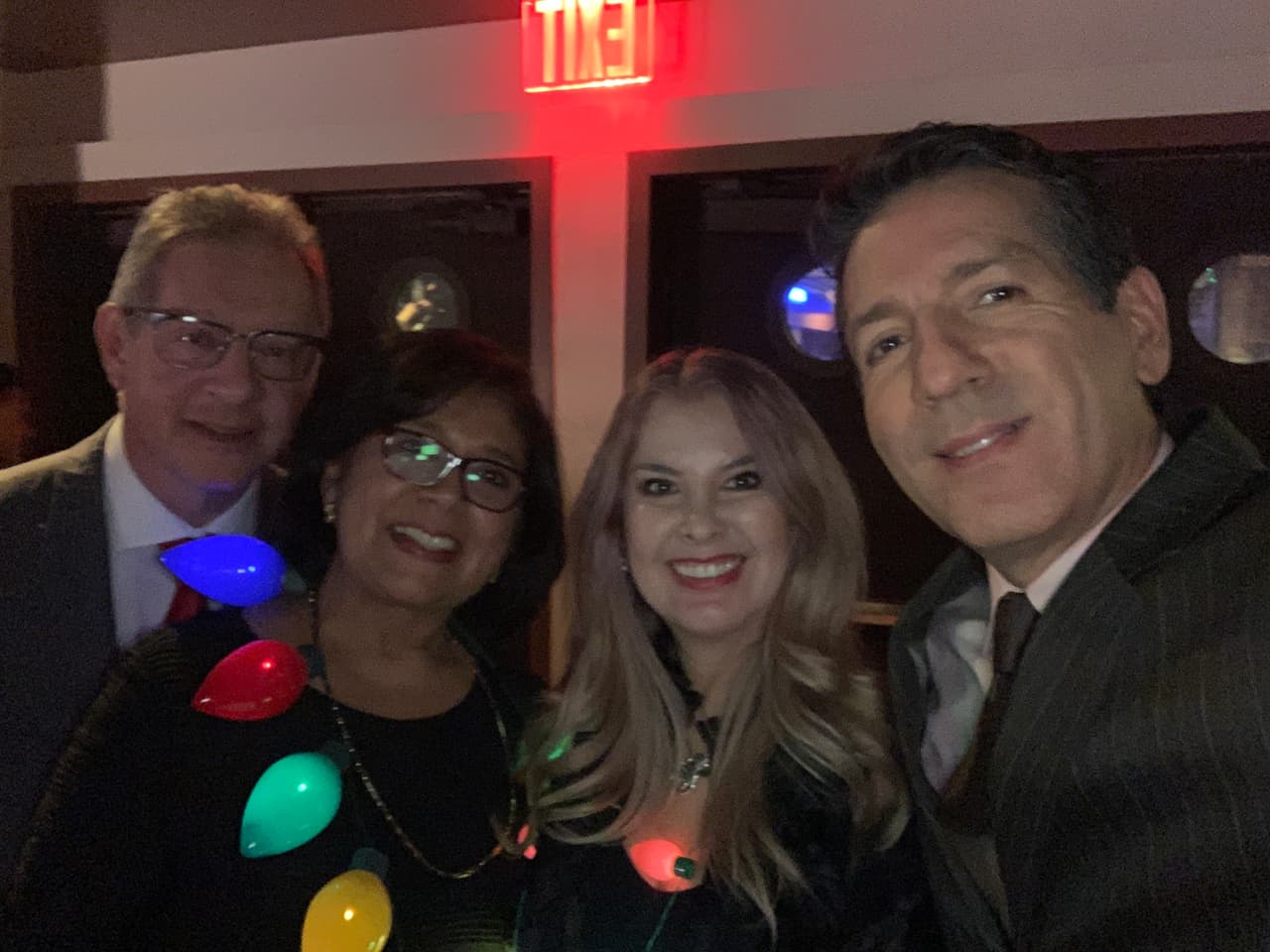 <b>Víctor Solano</b>: Me encanta celebrar estas fechas decembrinas en familia, con amigos y colegas. El espíritu navideño y las expectativas por el Año Nuevo, nos unen en los anhelos de salud y bienestar para todos.