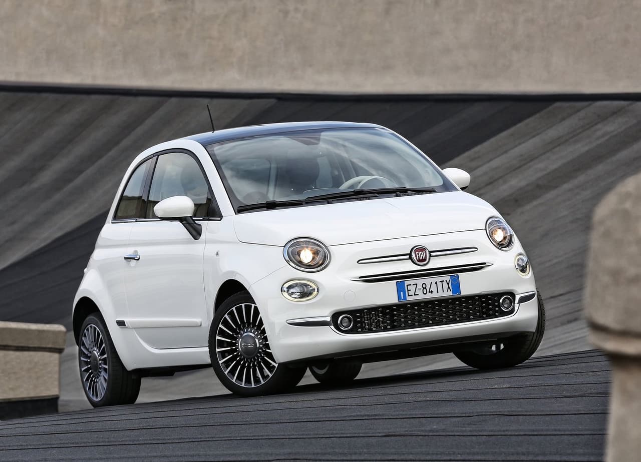 <h3 class="cms-H3-H3">16 – FIAT 500 2018</h3>
<br>
<br>Precio sugerido al consumidor: $16,495
<br>Pago inicial (20%): $3,299
<br>
<br>Pago mensual con crédito bueno: $268
<br>Pago mensual con crédito suficiente: $294
<br>