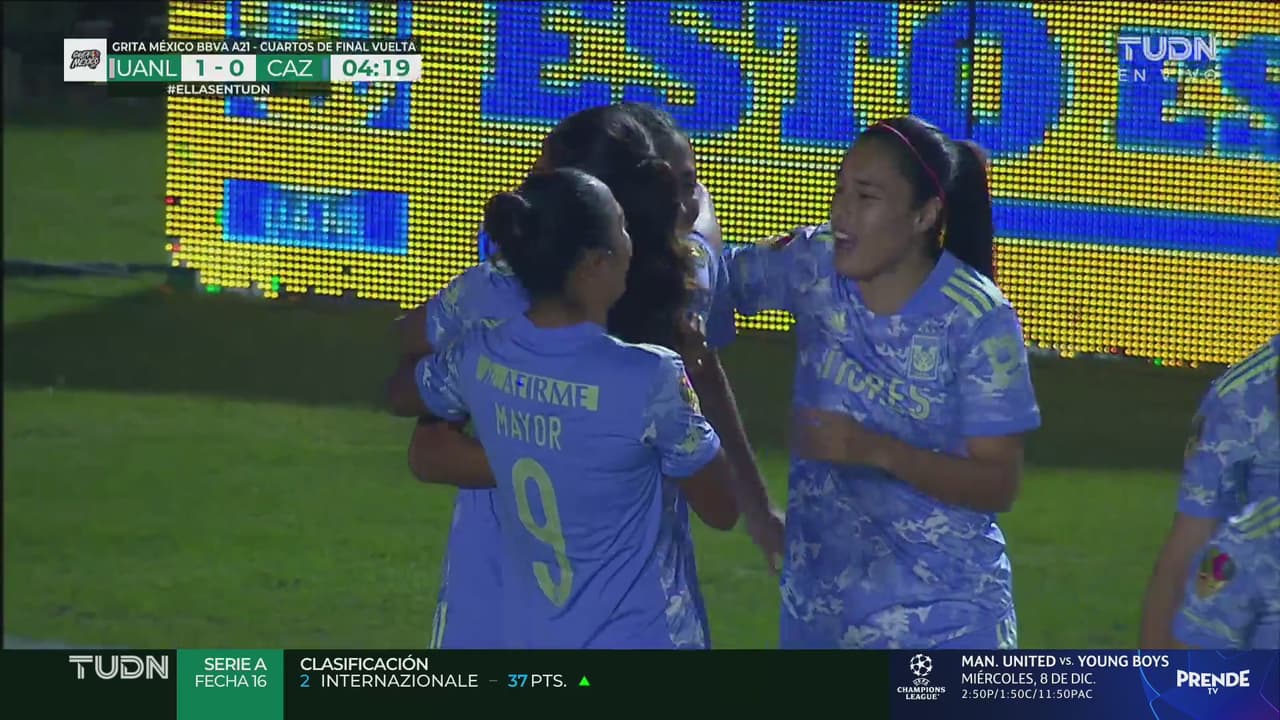 ¡Cabezazo letal! Nancy Antonio se impone en el área y anota el 1-0