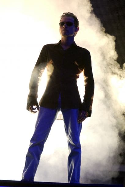 El intérprete participa en la construcción de un orfanato en República Dominicana.