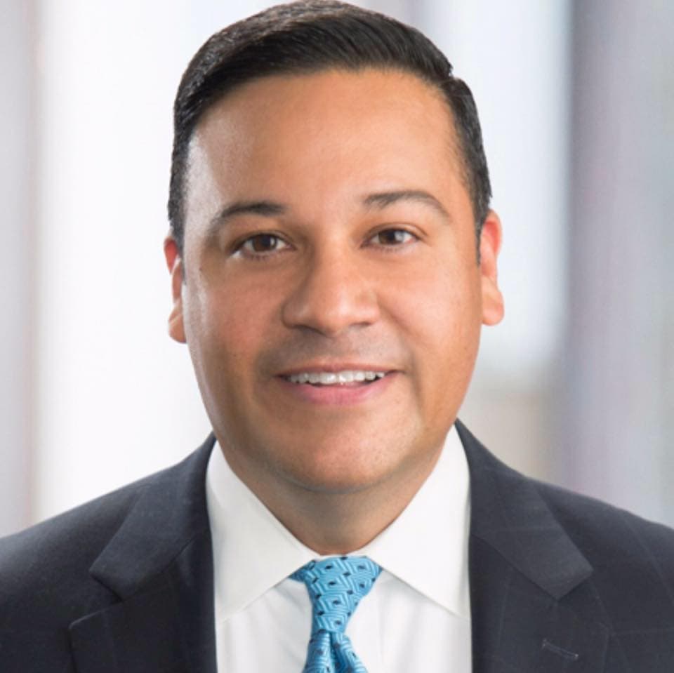 <a href="https://www.univision.com/local/dallas-kuvn/yo-pondre-a-1-000-nuevos-oficiales-en-las-calles-jason-villalba-habla-de-sus-propuestas-a-la-alcaldia-de-dallas-video">Jason Villalba</a>, 47 años, Ex representante estatal de Texas