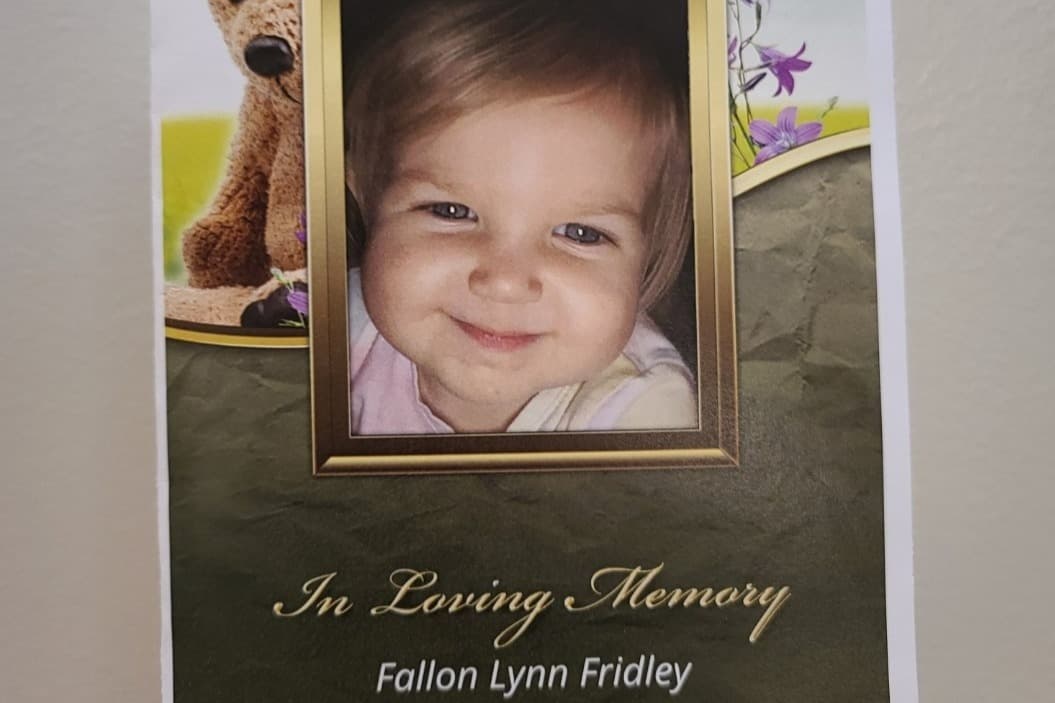 Fridley, una bebé de 2 años, fue golpeada hasta la muerte y no resultó herida en una caída accidental como afirmó su niñera, de acuerdo con el informe forense, dijo el Departamento de Policía de Smyrna.