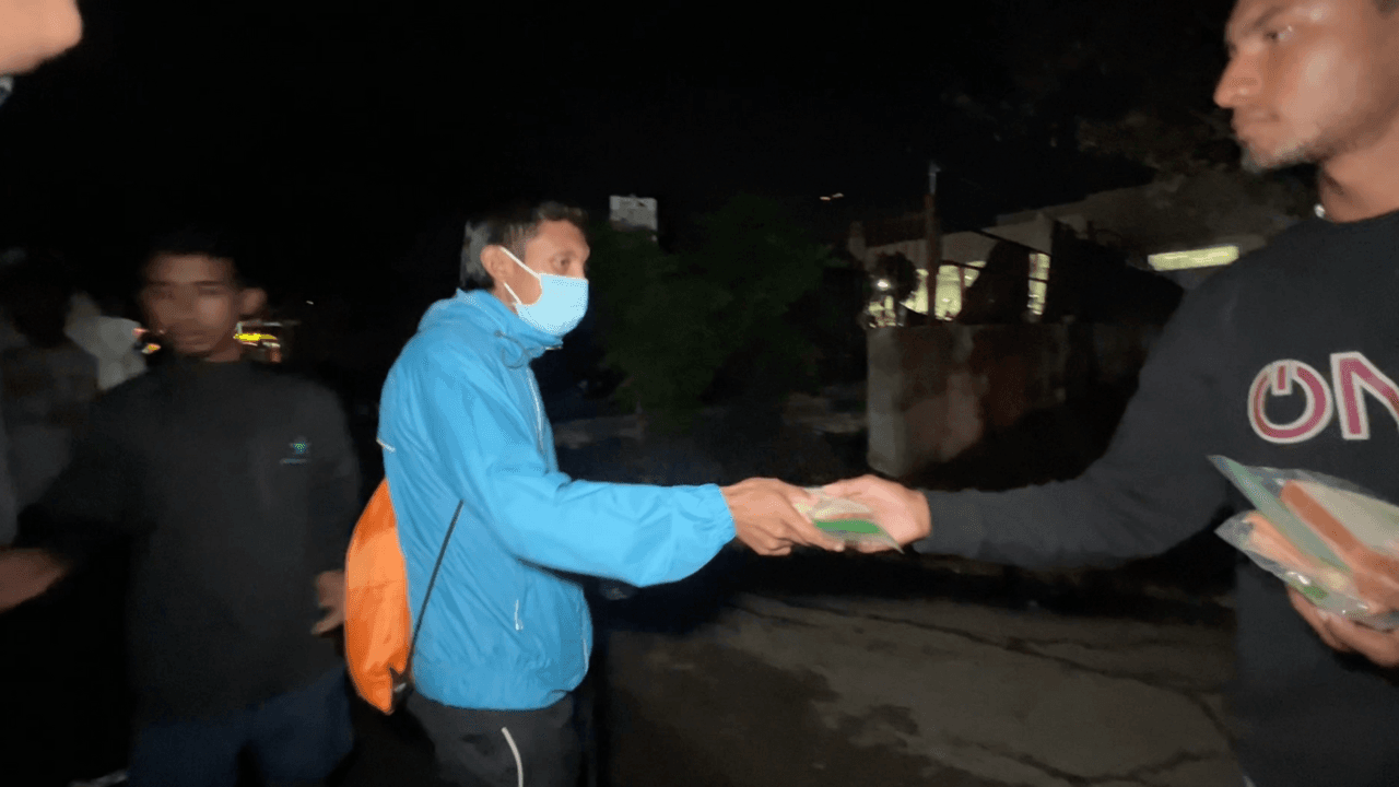 El centro de inmigrantes en la Avenida San Pedro de San Antonio está registrando niveles máximos de capacidad desde hace varios días.