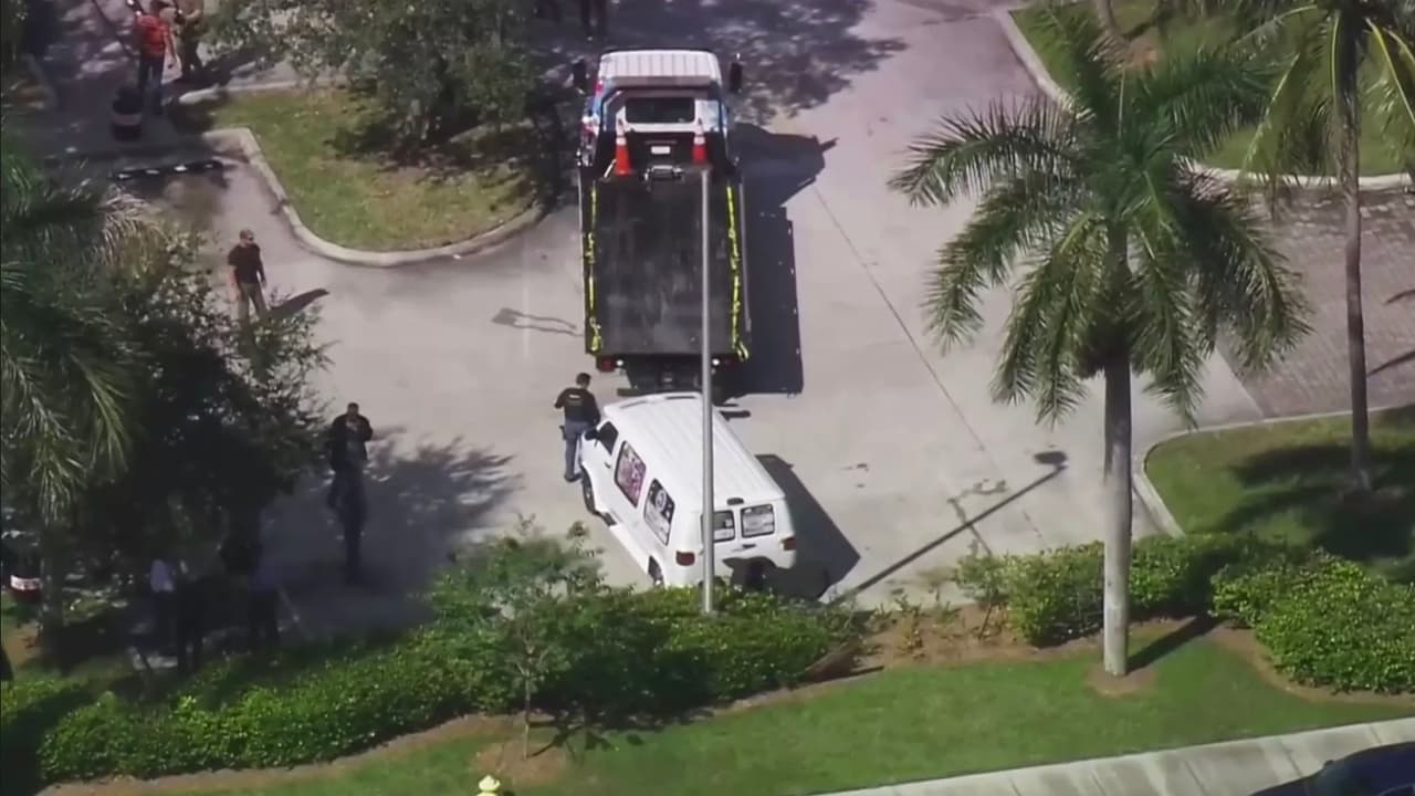 El modelo 
<b>Dodge Ram Wagon</b> es una descendiente directa de la van de pasajeros 
<b>Dodge Sportsman</b> que data de 1971, y cuyo diseño básico retuvo al final de sus días.