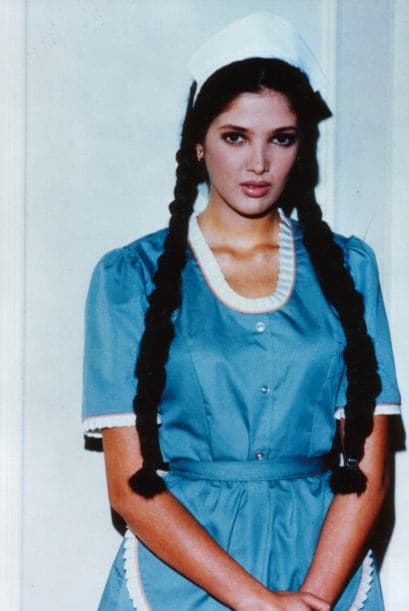 <b>'María Isabel'</b> entra a trabajar como sirvienta a la casa de 'Ricardo Mendiola' (
<b><a href="http://www.univision.com/programas/novelas/fernando-carrillo-y-su-trayectoria-en-la-television-fotos">Fernando Carrillo</a></b>), de quien se enamora a primera vista.