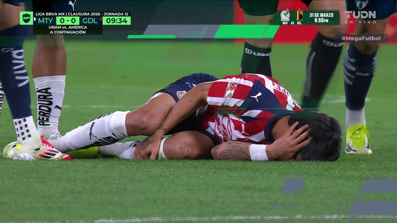 ¡Jugada polémica! Chivas pedía roja tras una plancha de Christian Reyes