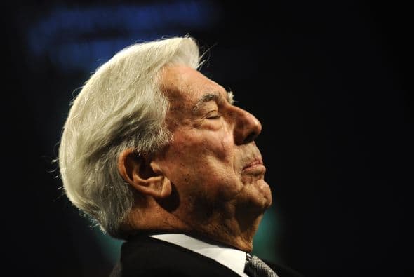 "Es un país que va camino a la dictadura", dijo Vargas Llosa, que también consideró alarmante la relación de Caracas con la "dictadura iraní, un régimen que propicia el terror".