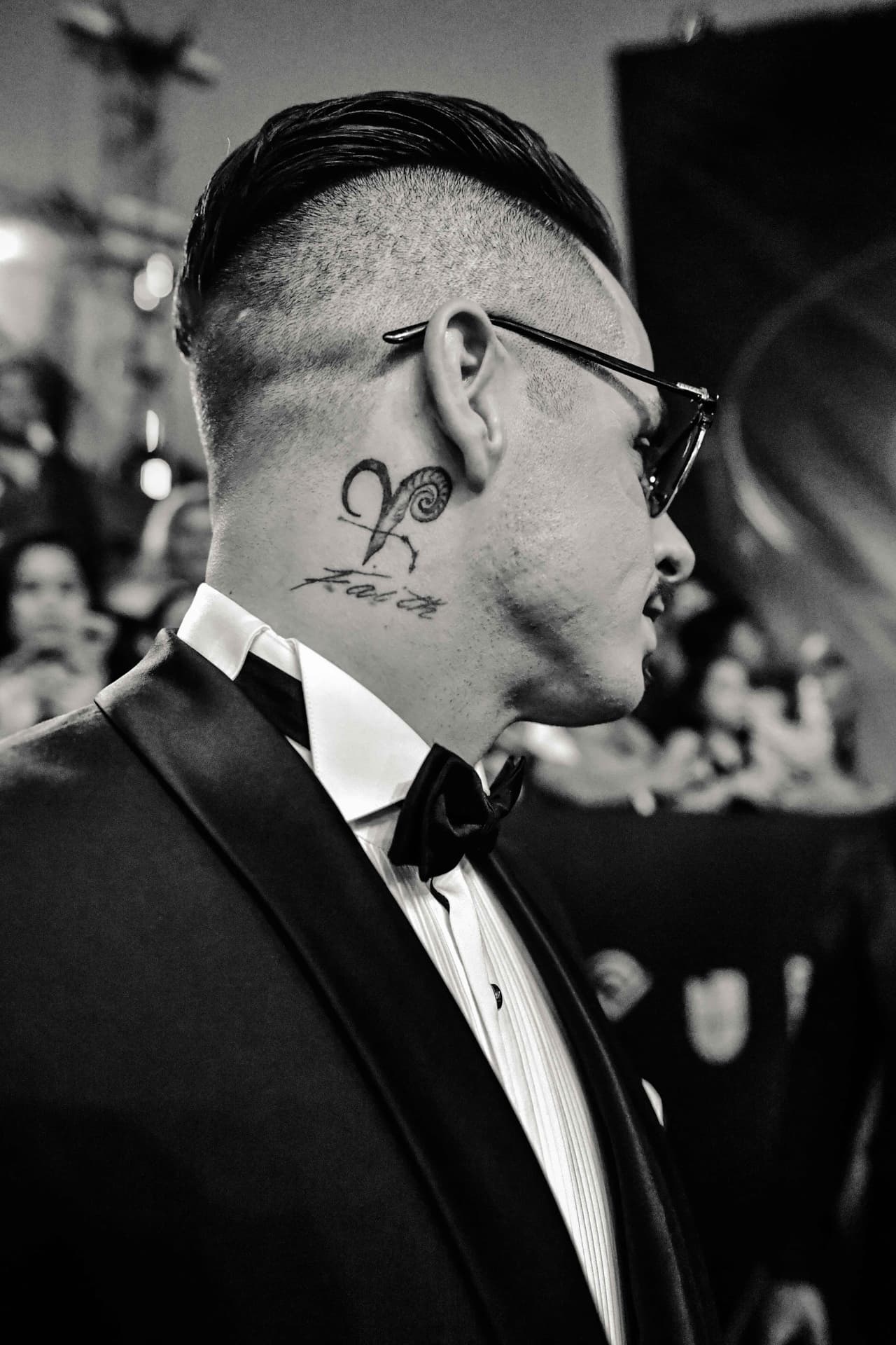 Y arriba de la palabra "Faith",
<b> también se hizo otro tatuaje más: los cuernos del carnero</b> que representan un dato que para él es importante: "Ese es mi signo del zodiaco. Soy Aries", reveló con orgullo.