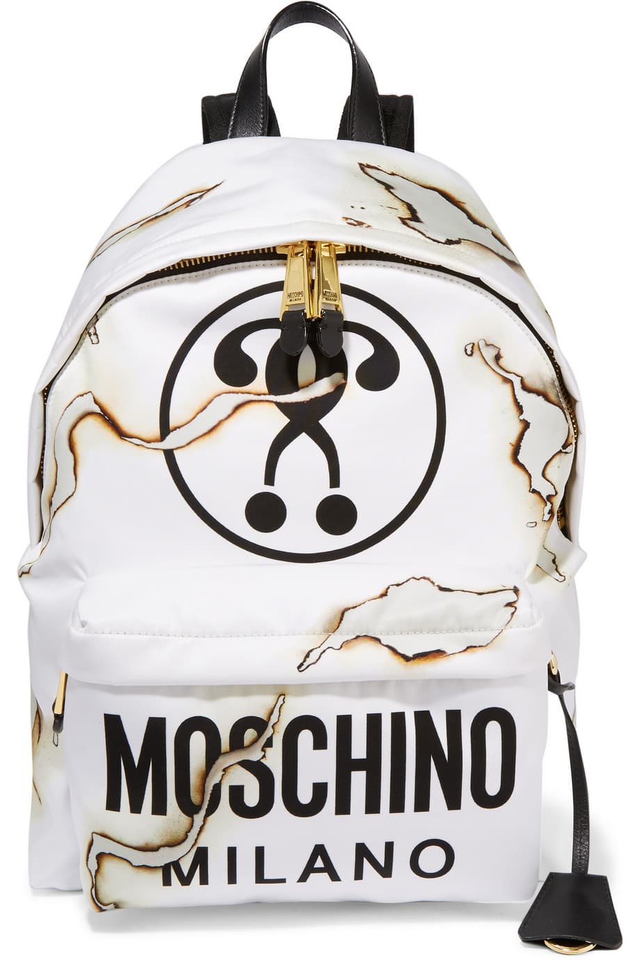 Algunos backpacks son compactos y pequeños, casi como un mini accesorio para la espalda, otros por el contrario, como este de Moschino, recrean con su tamaño una maleta escolar. Son ideales para esos días de oficina en los que tenemos que llevar computador y ropa de gimnasio.
<br>