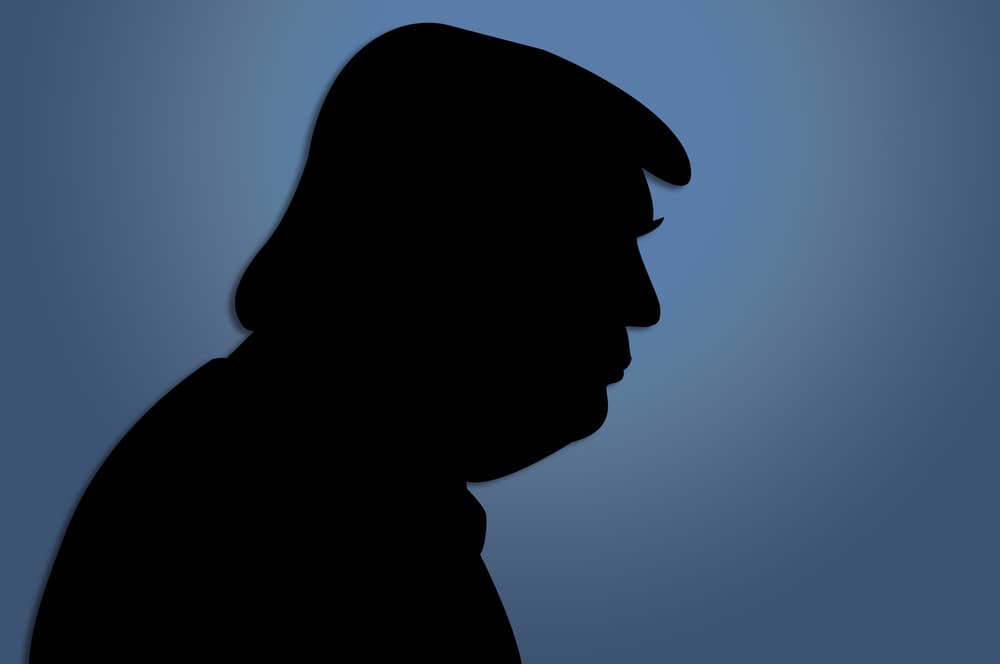 Después del primer trimestre veremos una faceta nueva dentro del Presidente que tendrá mucho que ver con su estado general de salud. Los eclipses de mediados de año tendrán un fuerte impacto en la Carta Natal del Presidente en su área de la salud y es posible deba alejarse temporalmente de la presidencia debido a trastornos asociados con su circulación, el corazón, diabetes incipiente y trastornos de origen nervioso. Debido a esa situación su mandato puede verse afectado.