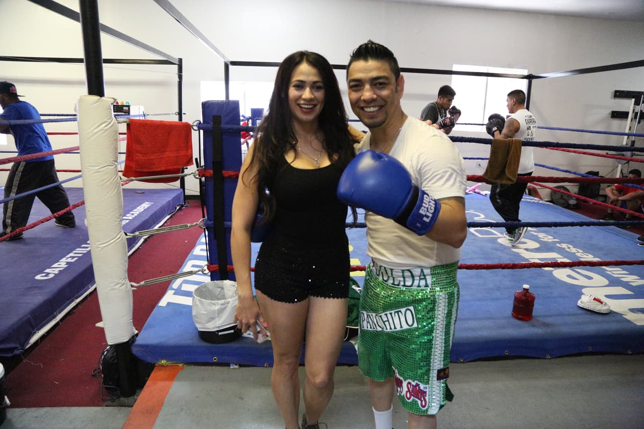 Así pagó la apuesta El Feo a Raúl 'El Pelón' después de la derrota de Julio César Chávez Jr.