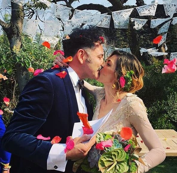 La actriz 
<b><a href="http://www.univision.com/temas/irene-azuela">Irene Azuela</a></b> y el bajista de la banda Café Tacvba, Quique Rangel, se dieron el sí en una linda e íntima ceremonia el domingo 15 de enero de 2017.